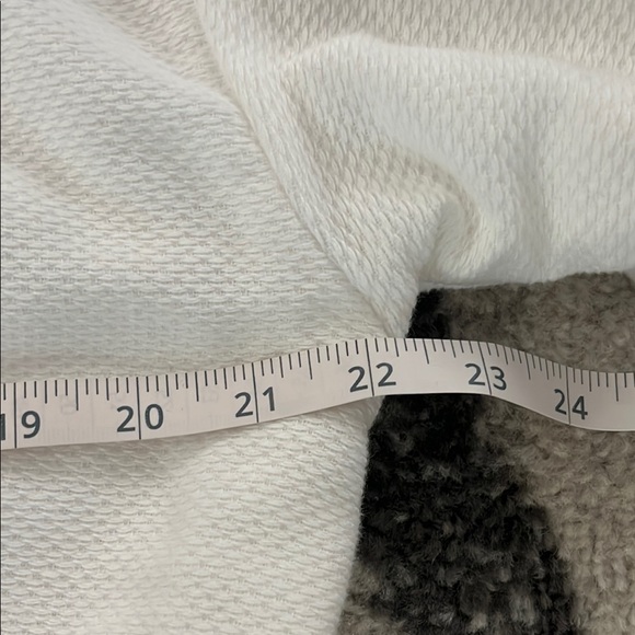 New Pottery Barn White Plush Robe - Picture 4 of 7